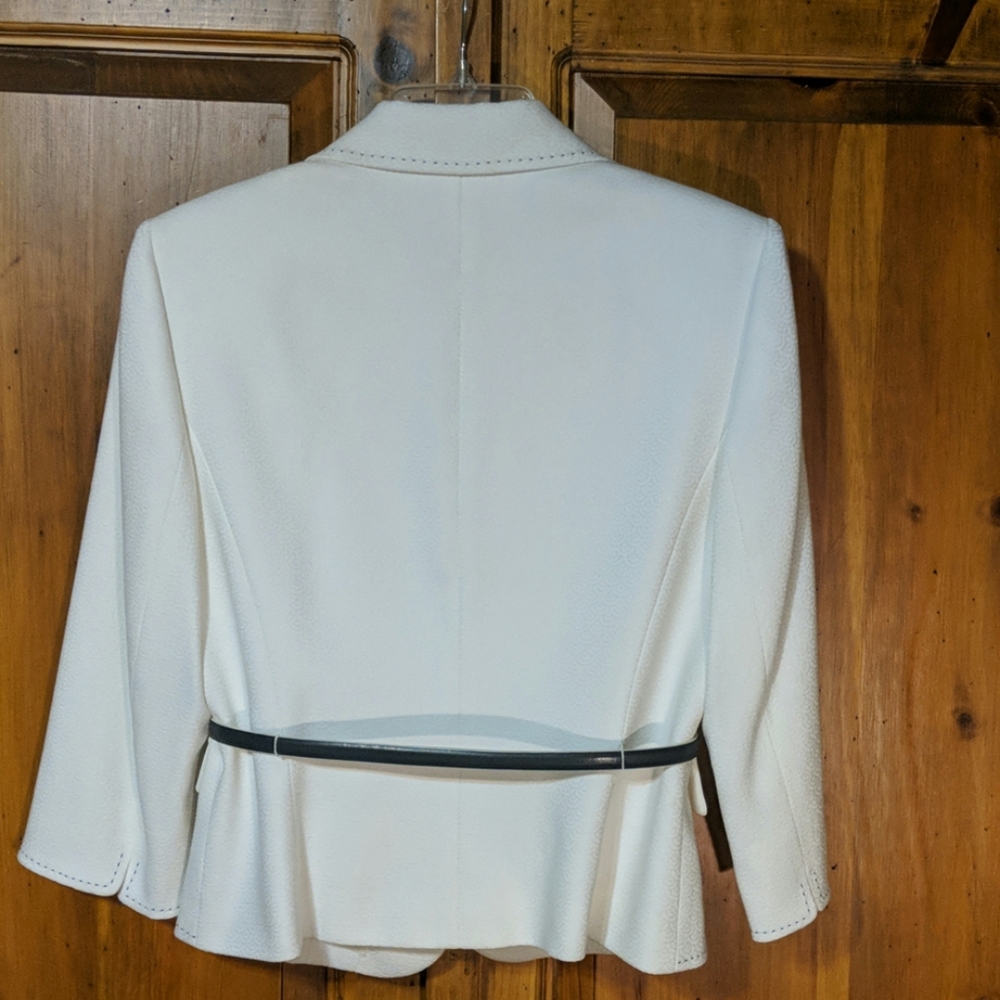 Tahari Arthur S Levine Sophisticated Suit Size 6 - Picture 3 of 8